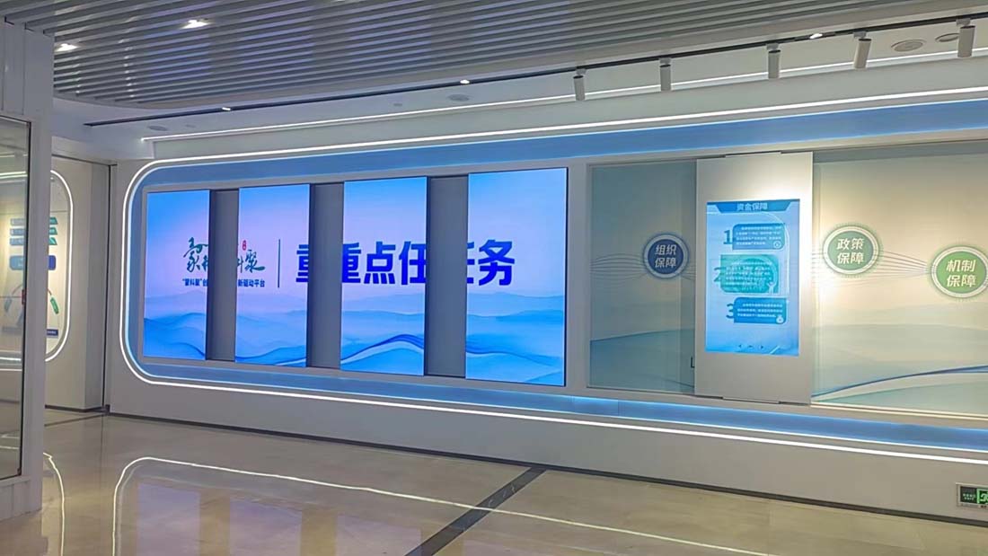 呼和浩特某科技展廳采用1.53開合屏+滑軌屏方案，共計25平方-2.jpg